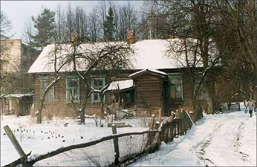 Стары дом у п. Лужасна (кан. ХiХ ст.). Зiма 1999 г.