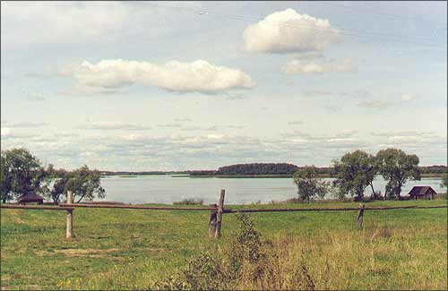 Возера Азярышча Гарадоцкага раена каля в. Мястэчка. 1998 г.