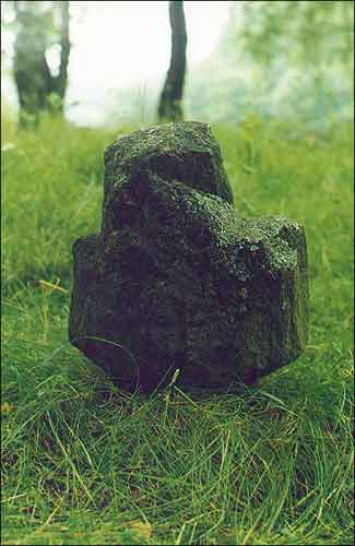 Каменны крыж на могiлках «Папоўка» у п. Лужасна.