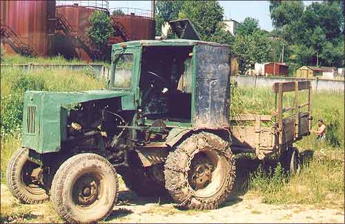Самаробны трактар у в.Мазалава Вiцебскага раёна, 2001 г.
